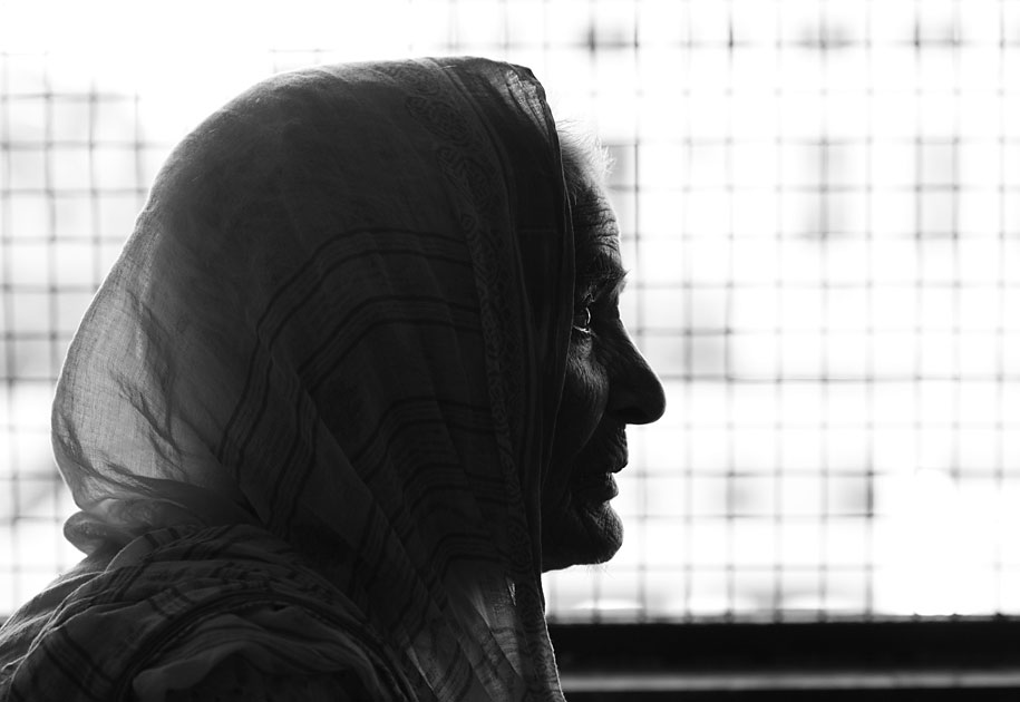 09_oldwoman.sdmh.hospital.blackandwhite.jaipur.india.jpg